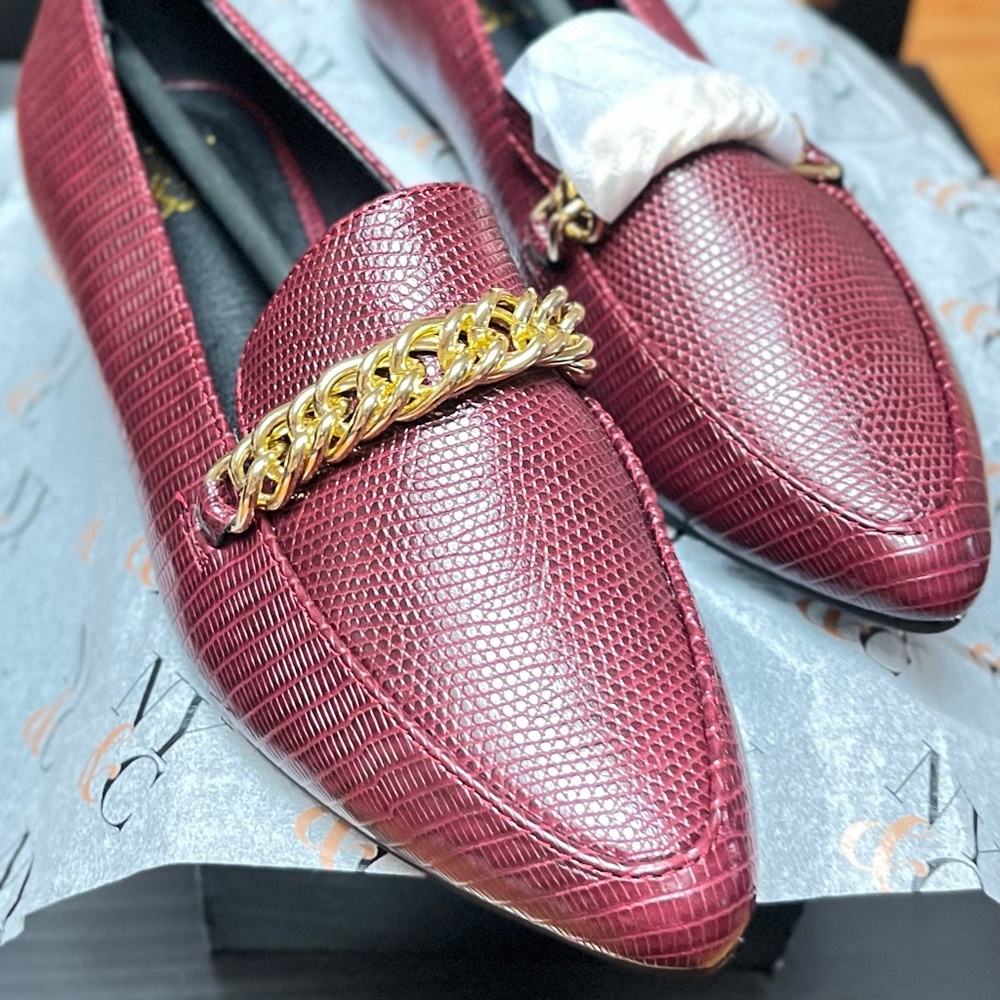 NWT | NY&Co. burgundy loafers with gold coloured chain buckle